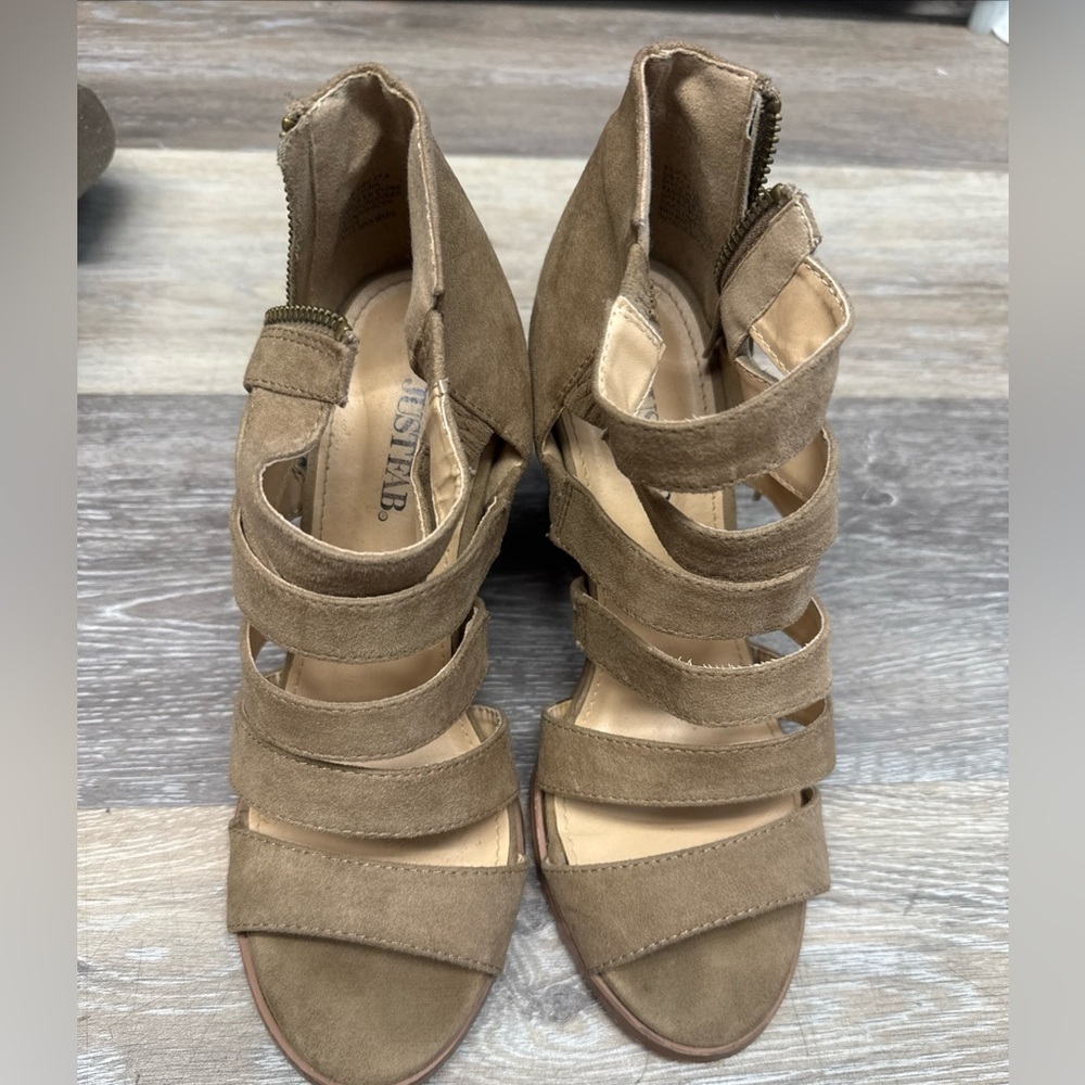 Just Fab Ankle Boots Solid Beige Pointed Toe Block Heel Size 7.5 zip in back